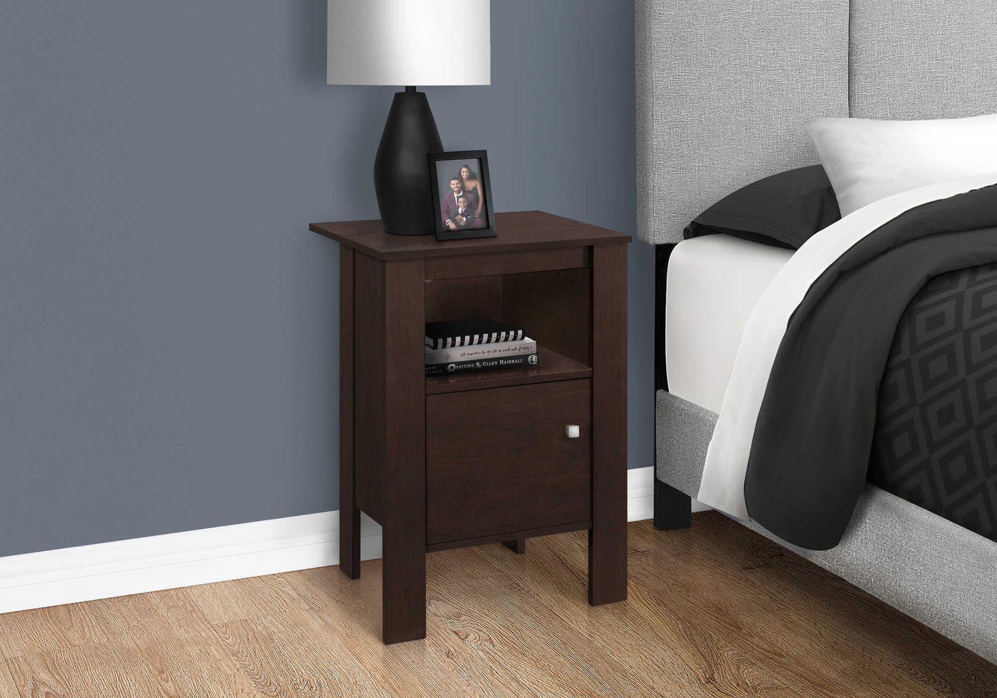 Table d'appoint transitionnelle avec rangement et fini espresso