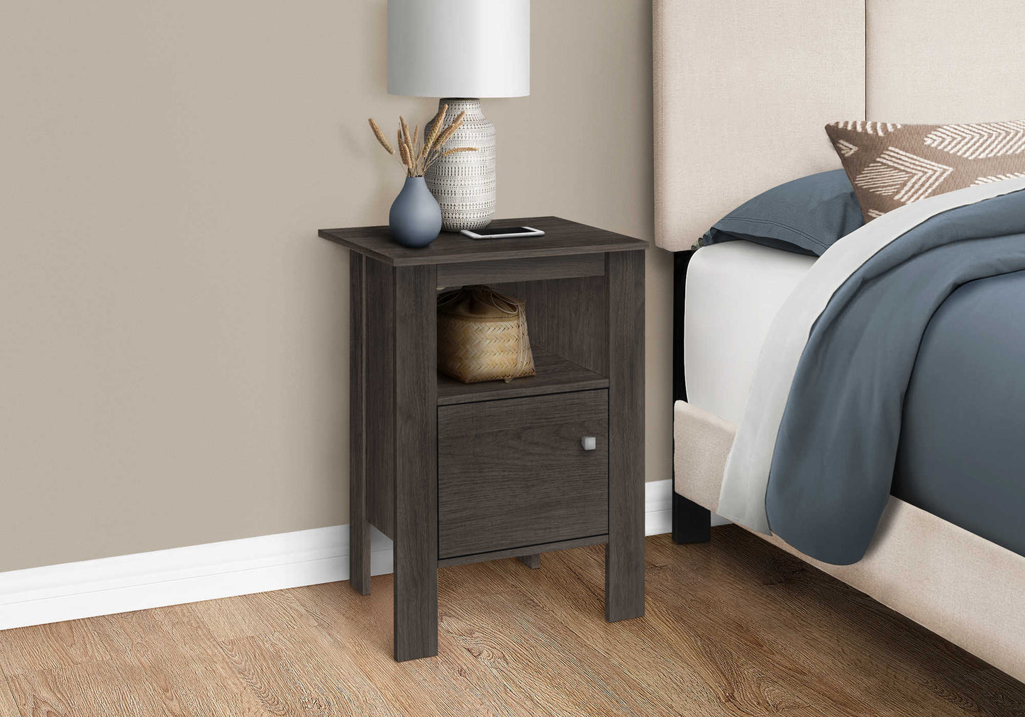 Table d'appoint transitionnelle avec rangement et fini chêne brun