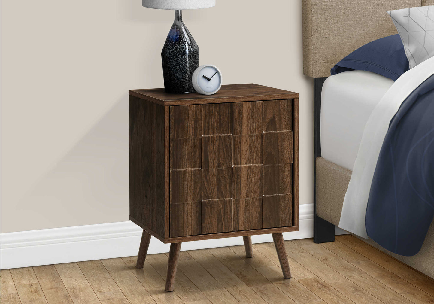 Table d'appoint moderne avec rangement et fini noyer
