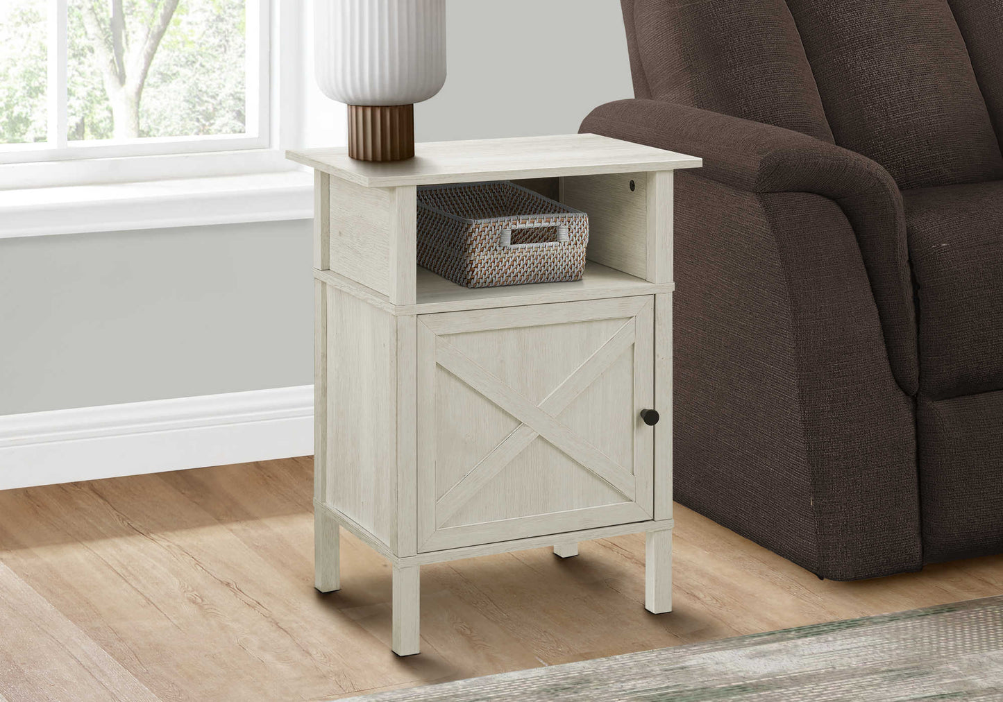 Table d'appoint transitionnelle avec rangement et fini chêne lavé