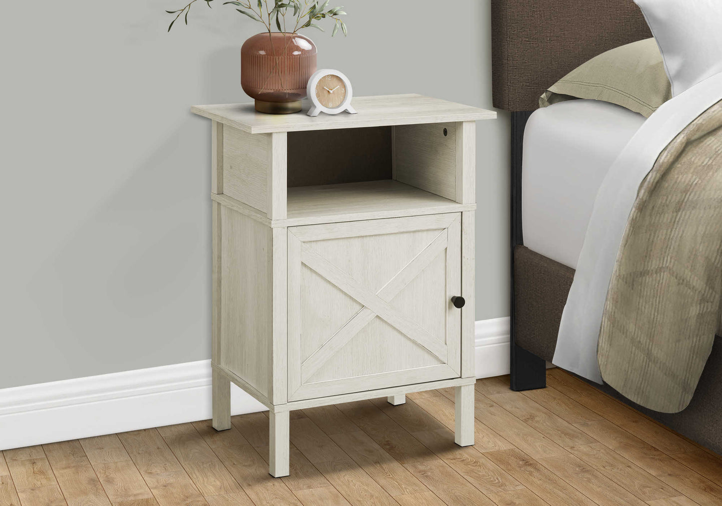 Table d'appoint transitionnelle avec rangement et fini chêne lavé