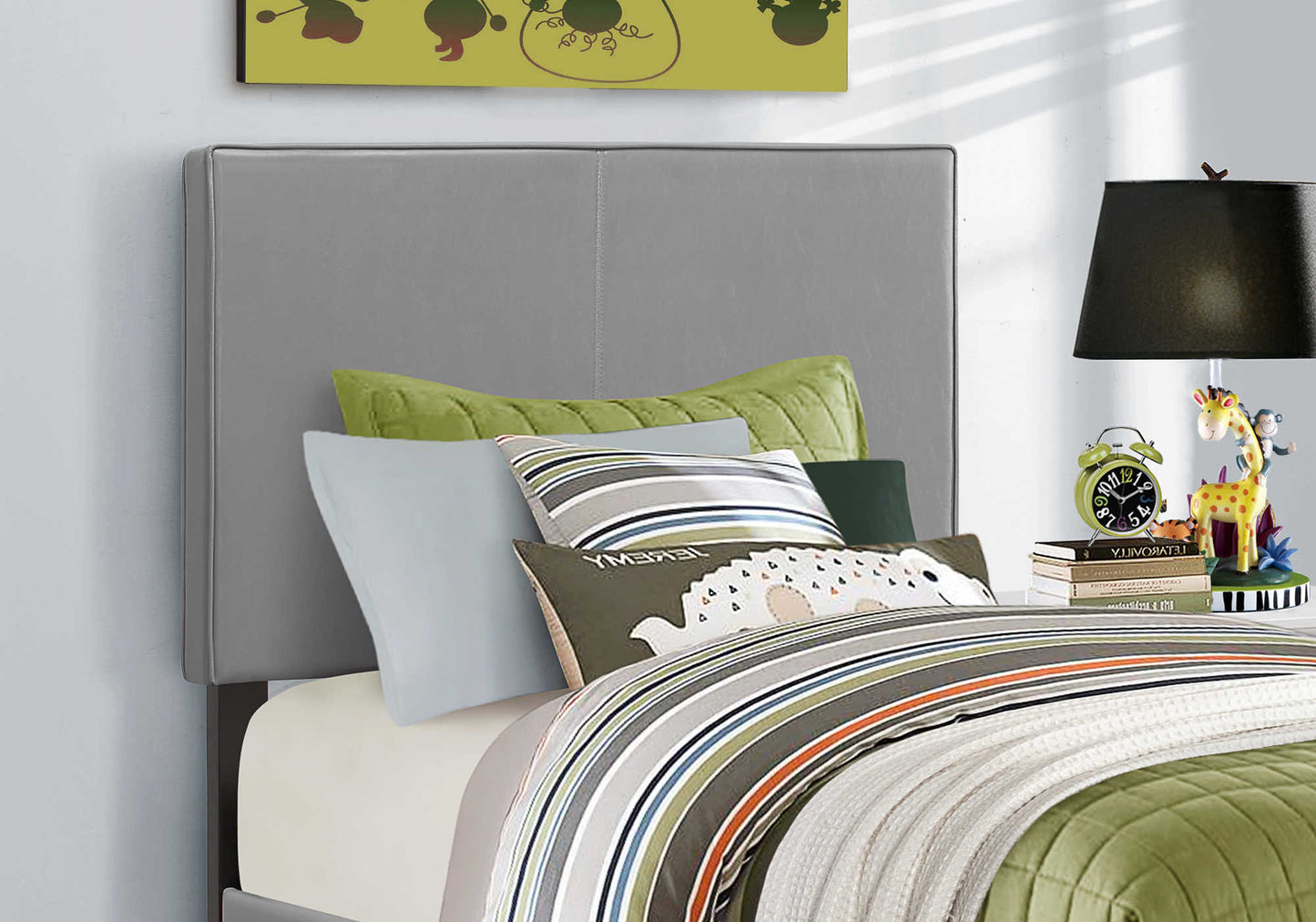Lit simple rembourré – Similicuir gris au design transitionnel
